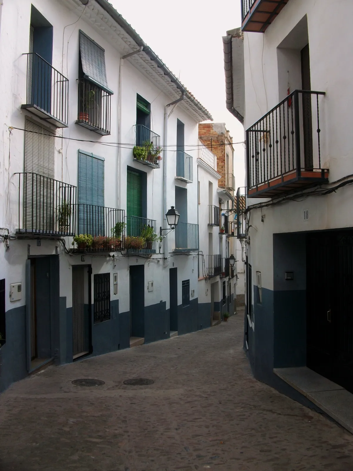 Calle del Barrio de la Morería de Onda, con su trazado islámico medieval estrecho y sinuoso