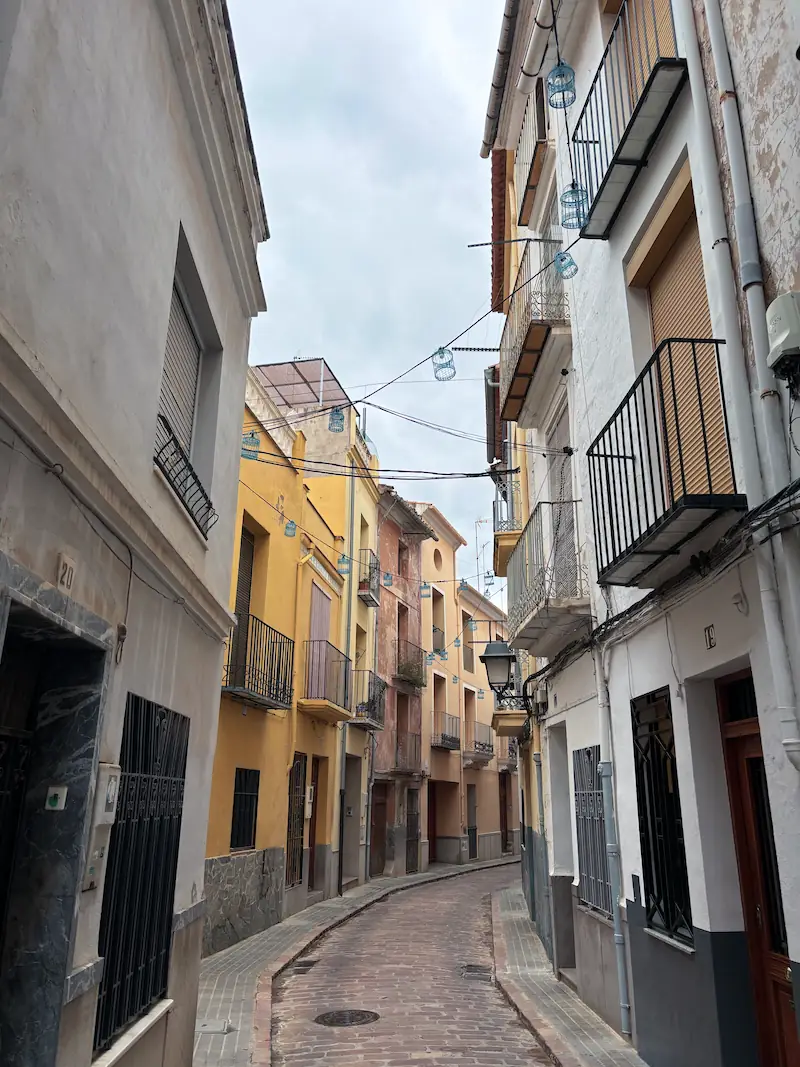 Sotabalcons cerámicos en el casco histórico de Onda