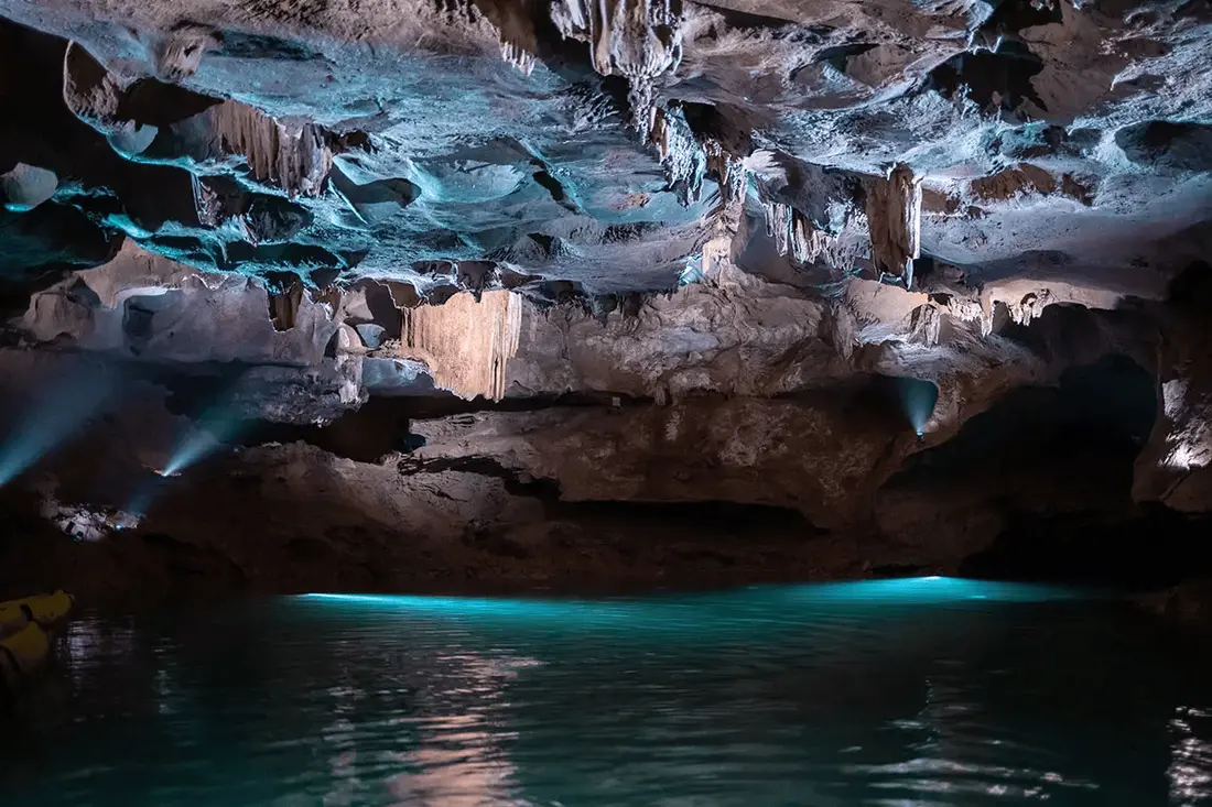 Interior de las Coves de Sant Josep