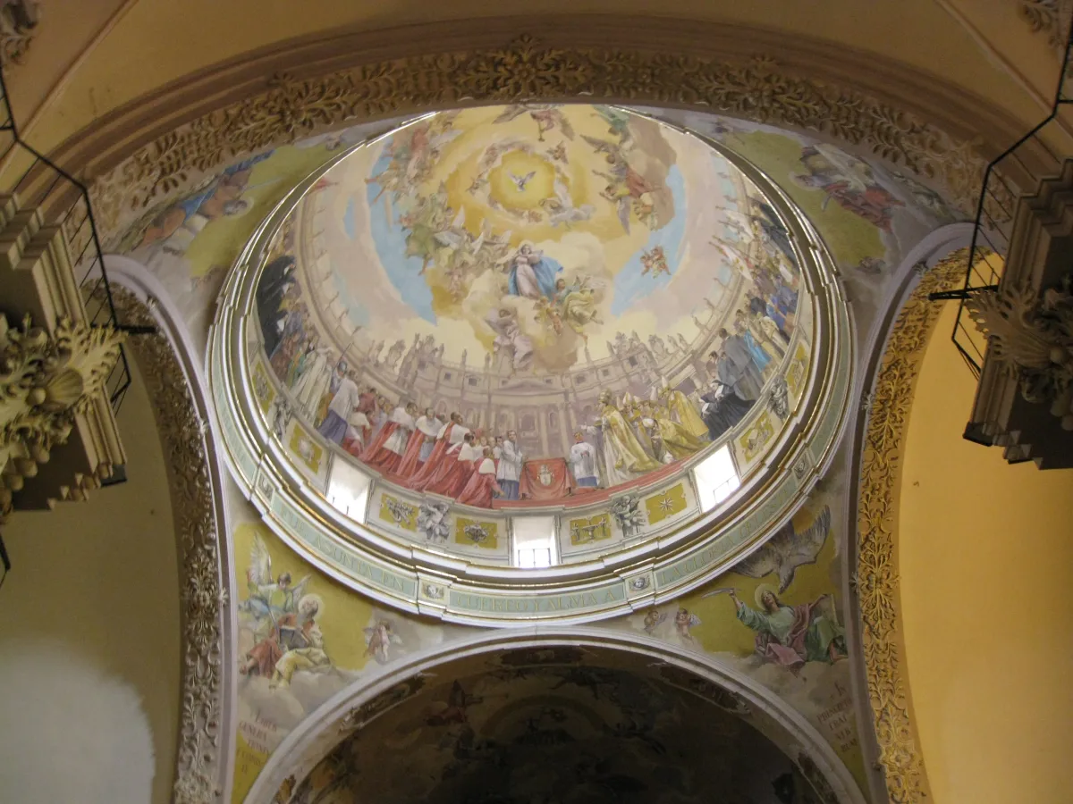Fresco de la cúpula de la Iglesia de la Asunción de Onda, pintado en los años cuarenta con vecinos de Onda como modelos para las figuras religiosas