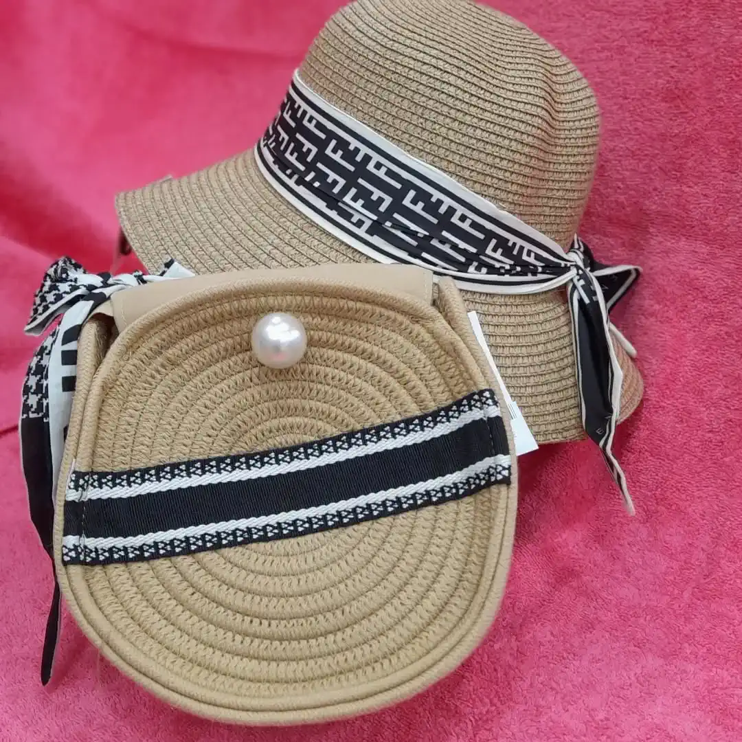 Bolsos, pamelas y complementos de moda
