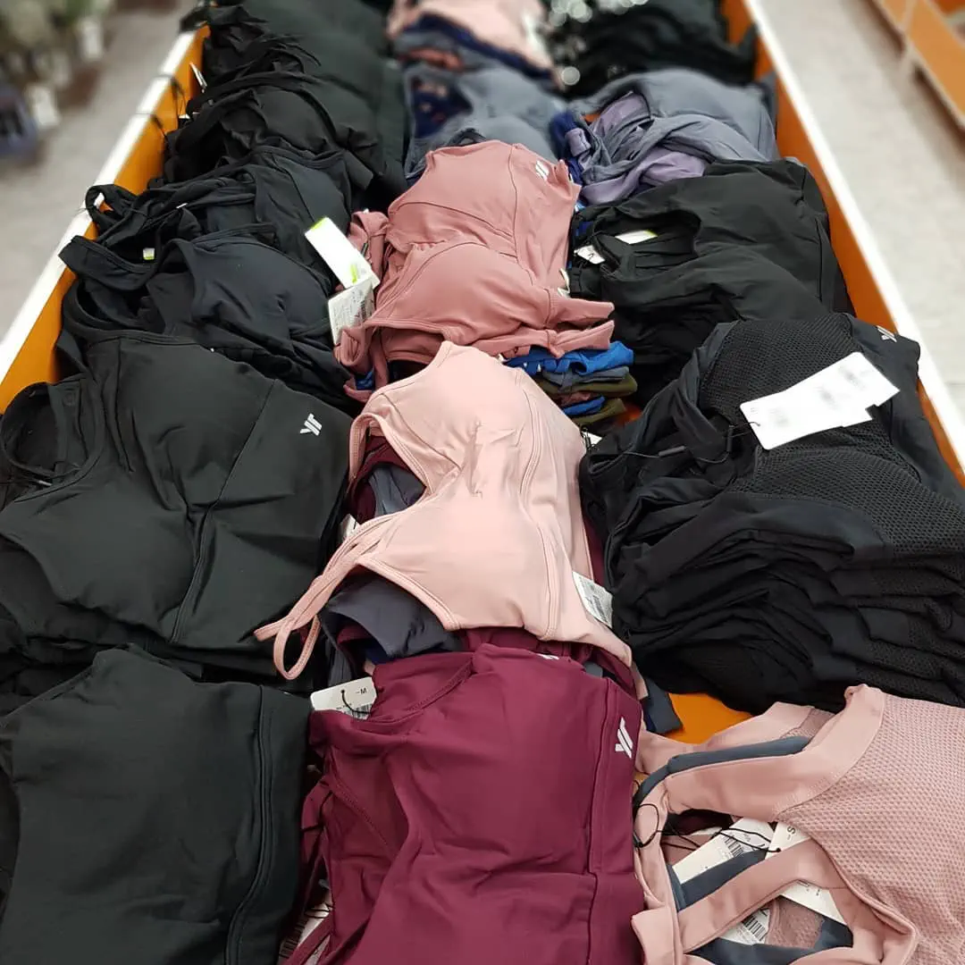 Ropa deportiva: mallas, pantalones y tops