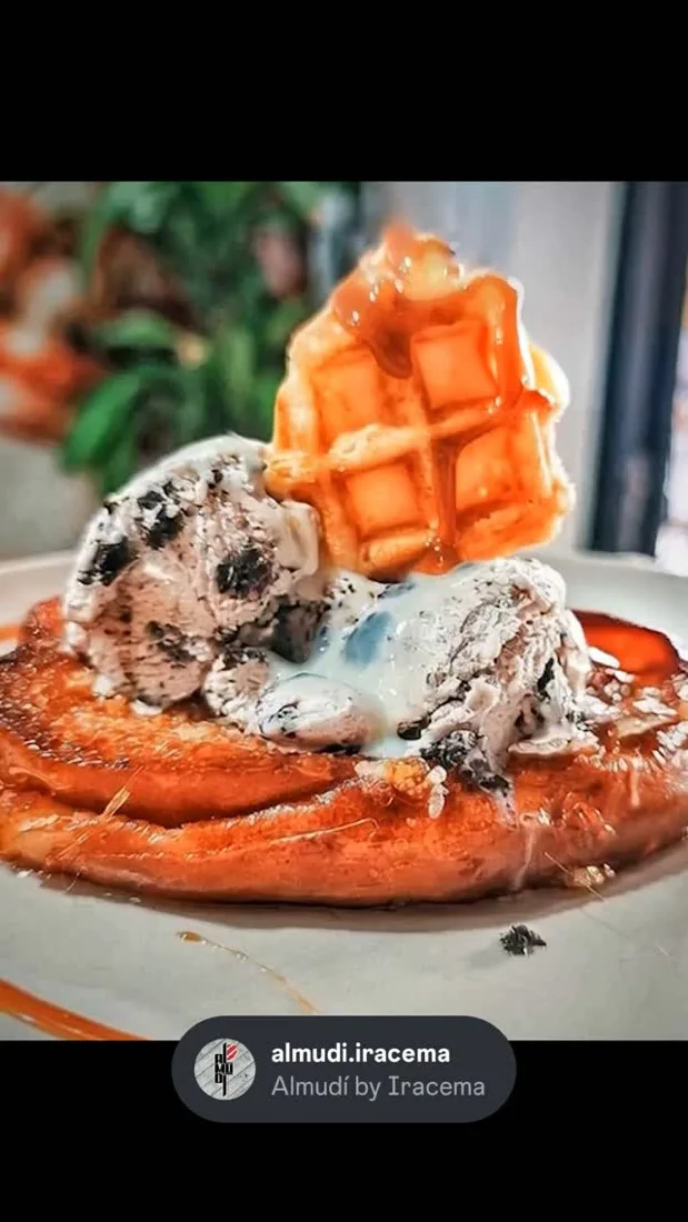 Gofre con helado Oreo en Almudí by Iracema