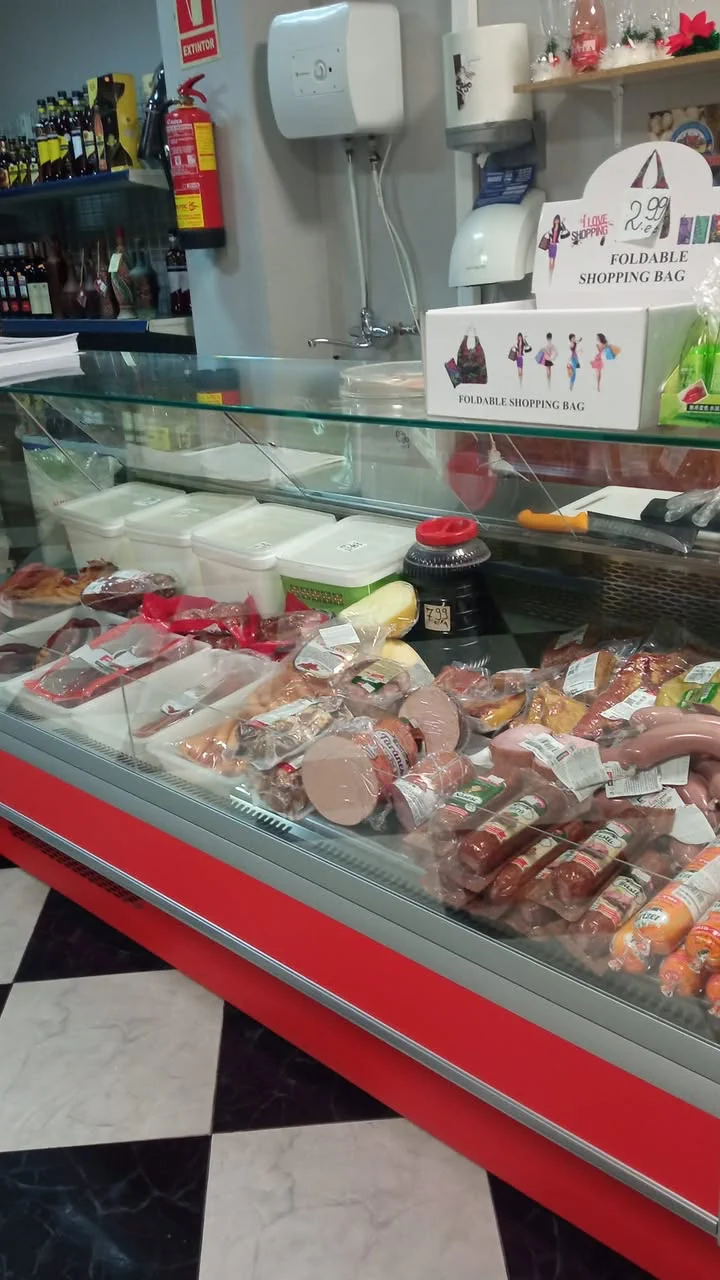 Sección de productos en Minimarket Anisia