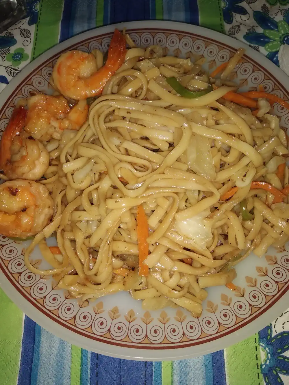 Tallarines salteados con gambas