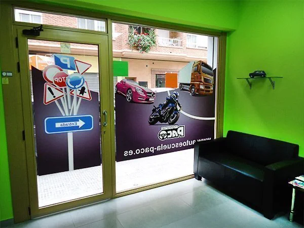 Sala de espera de Autoescuela Paco en Onda