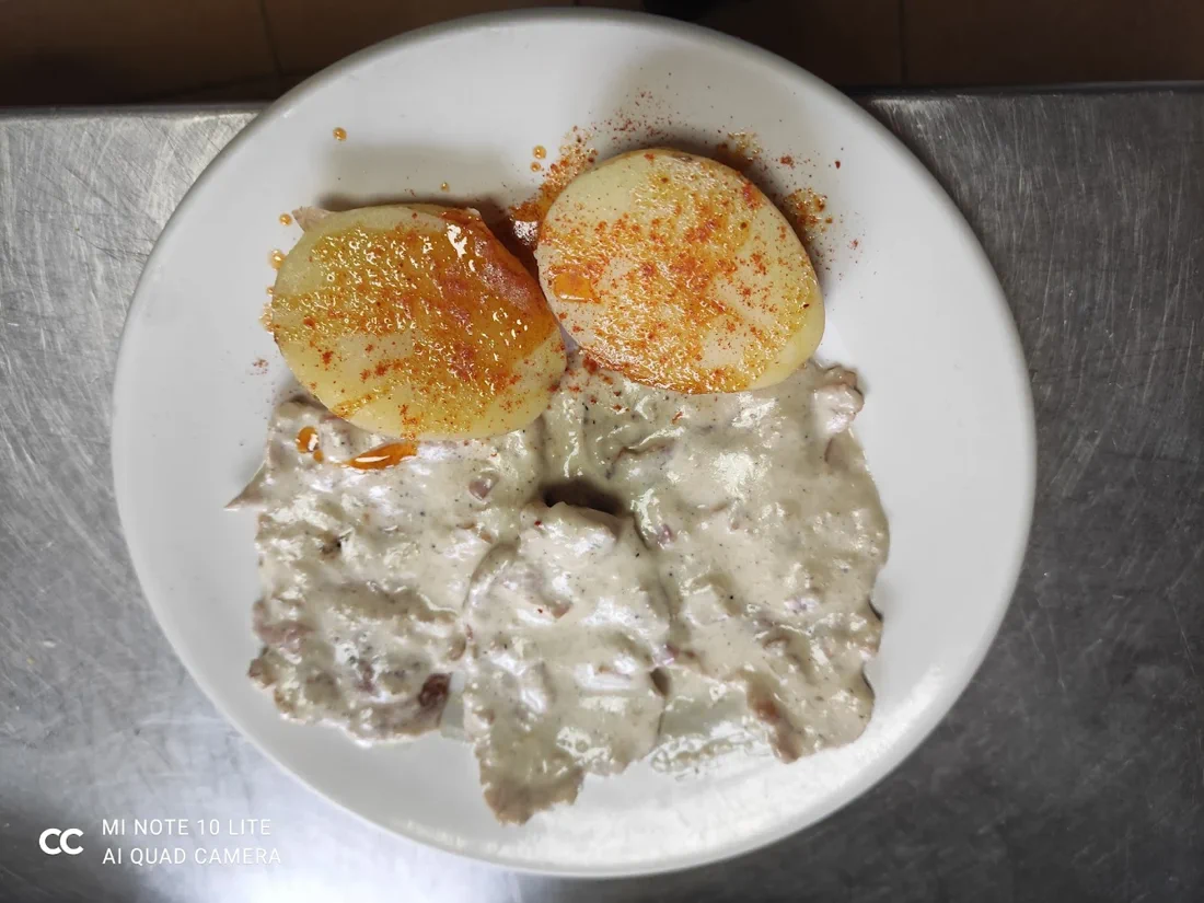 Carrilladas en salsa con patatas, Bar Avenida del Mar Onda