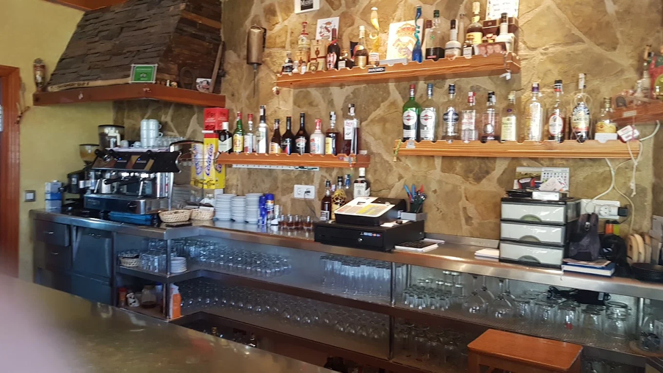 Barra interior del Bar Manzaneda