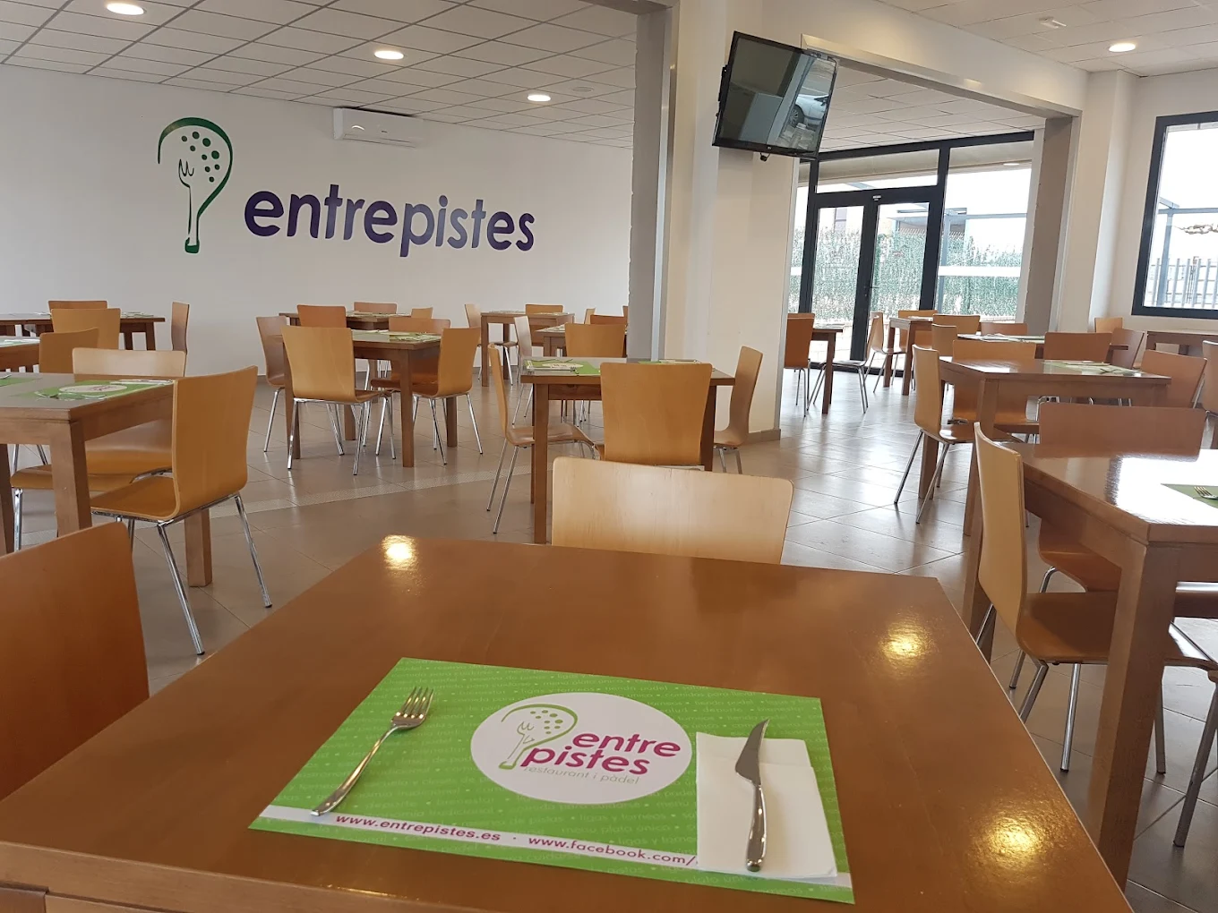 Entrepistes Restaurant i Pádel