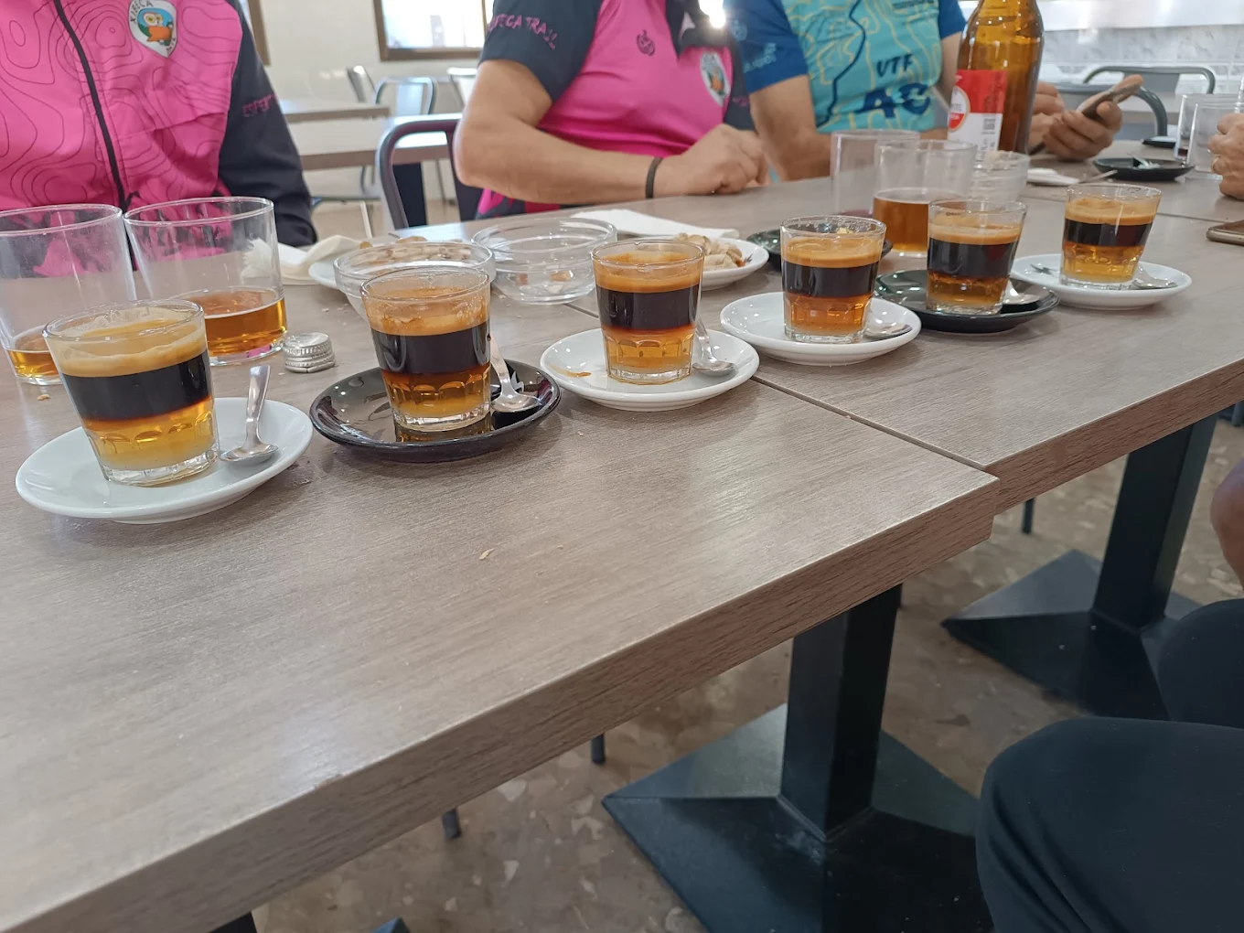 Fila de cremaets en el Bar Vicentín