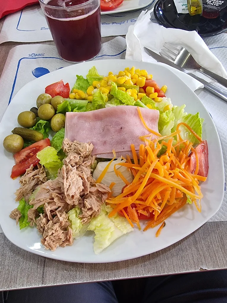 Ensalada mixta con atún