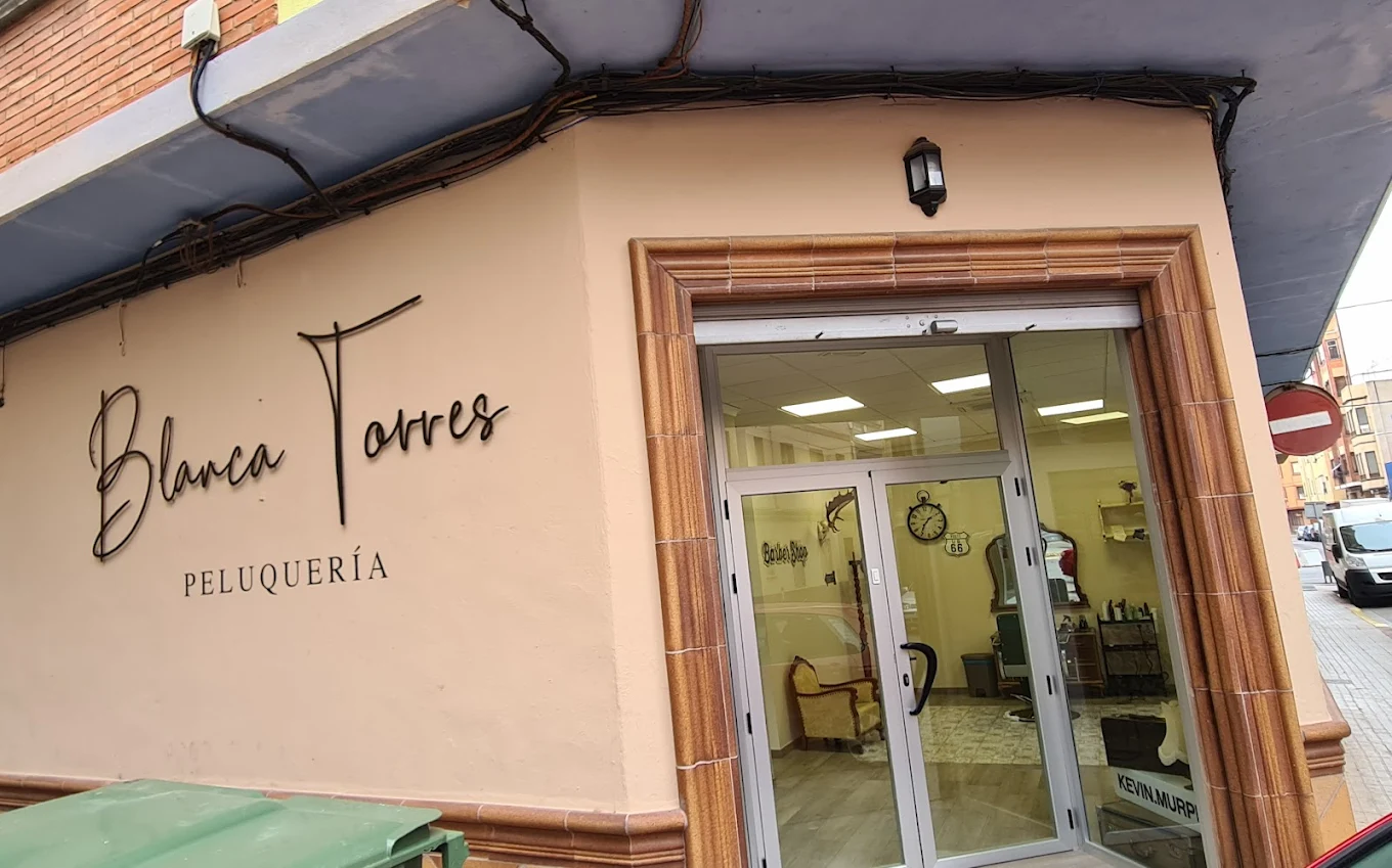 Fachada exterior de Blanca Torres Peluquería en Onda