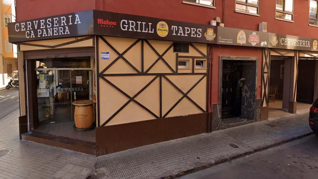 Fachada de Cervesería Ca Panera en la calle Vila-real