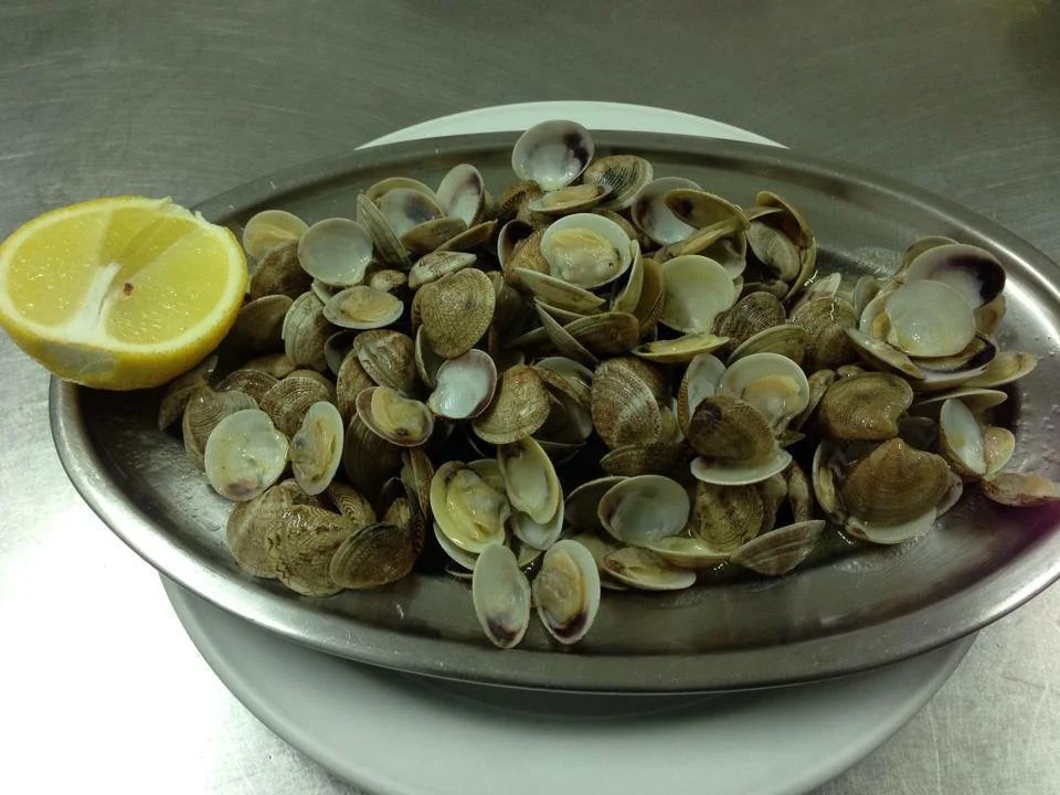 Almejas al limón en Cafetería Chesa