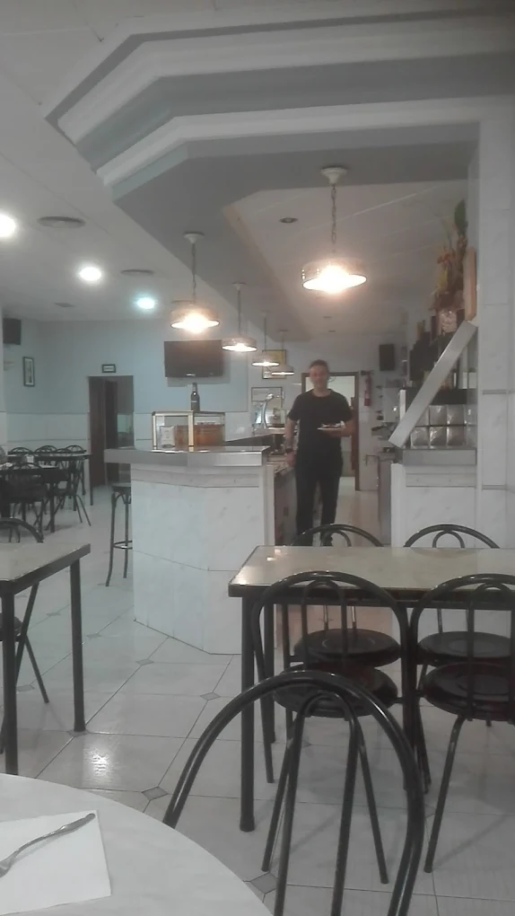 Interior del comedor de la Cafetería Chesa