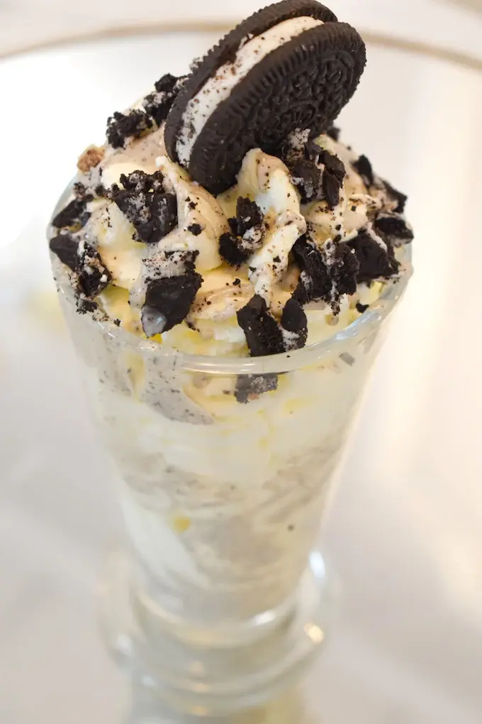 Helado con galleta Oreo en Cafetería La Favorita Onda