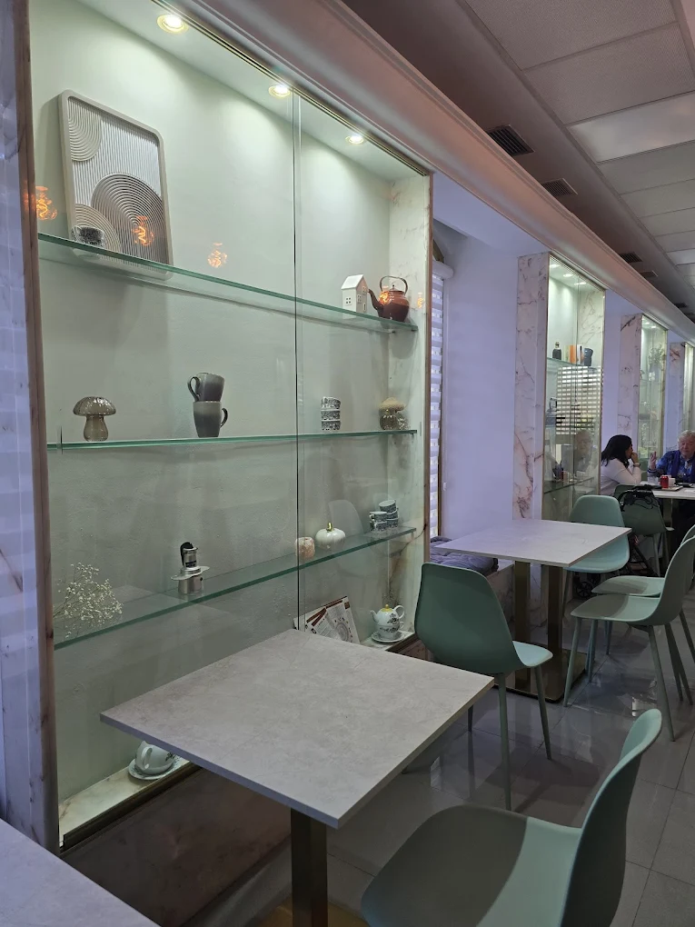 Interior de la Cafetería Mirela en Onda
