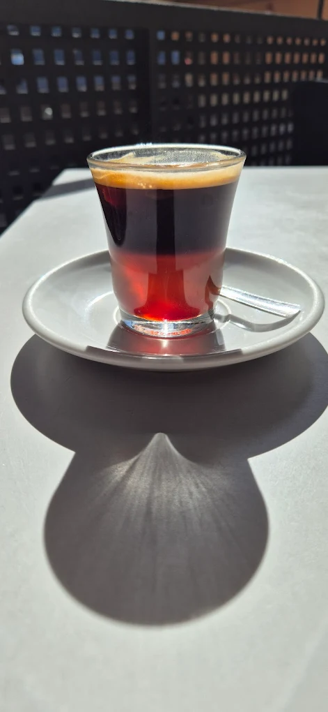 Ambiente del Chaplín Café en Onda