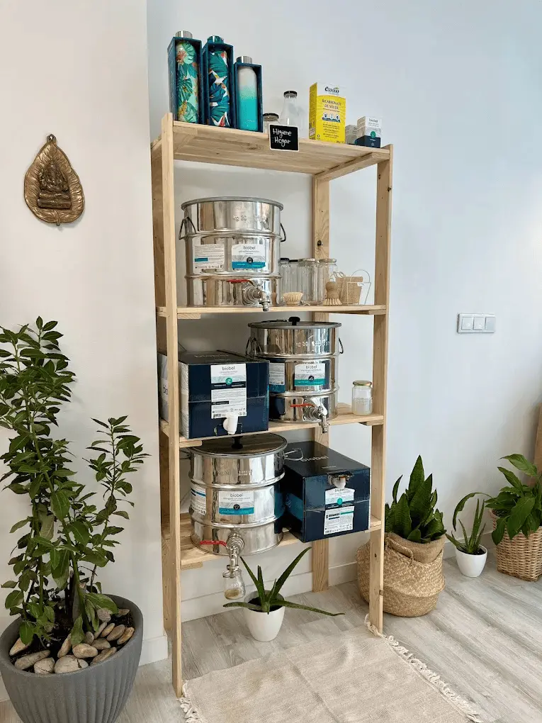 Sección de higiene y hogar ecológico en Conscientes Herbolario Onda