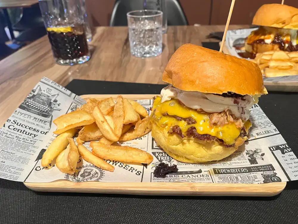 Platos de Delicious Burger Onda