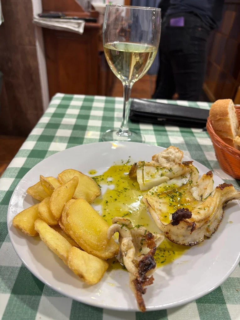 Calamar a la plancha con vino en El Rincón Andaluz