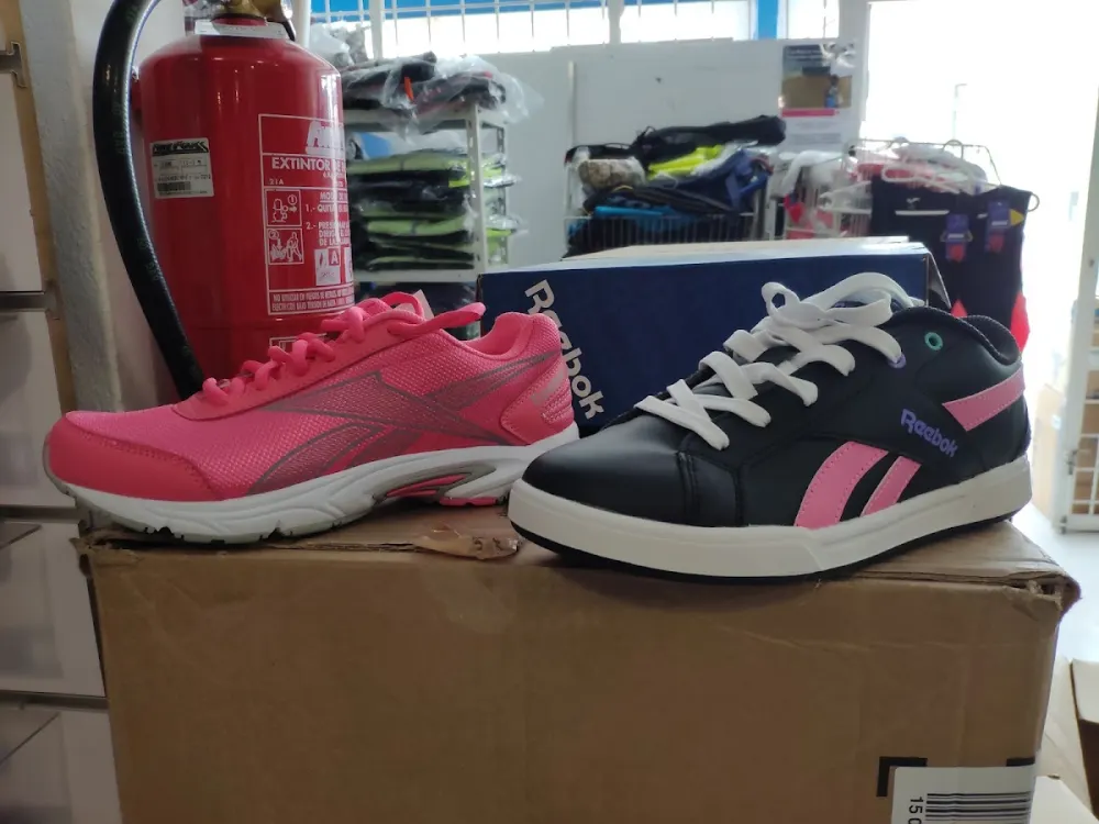 Zapatillas Reebok en Esports Lizondo, Onda