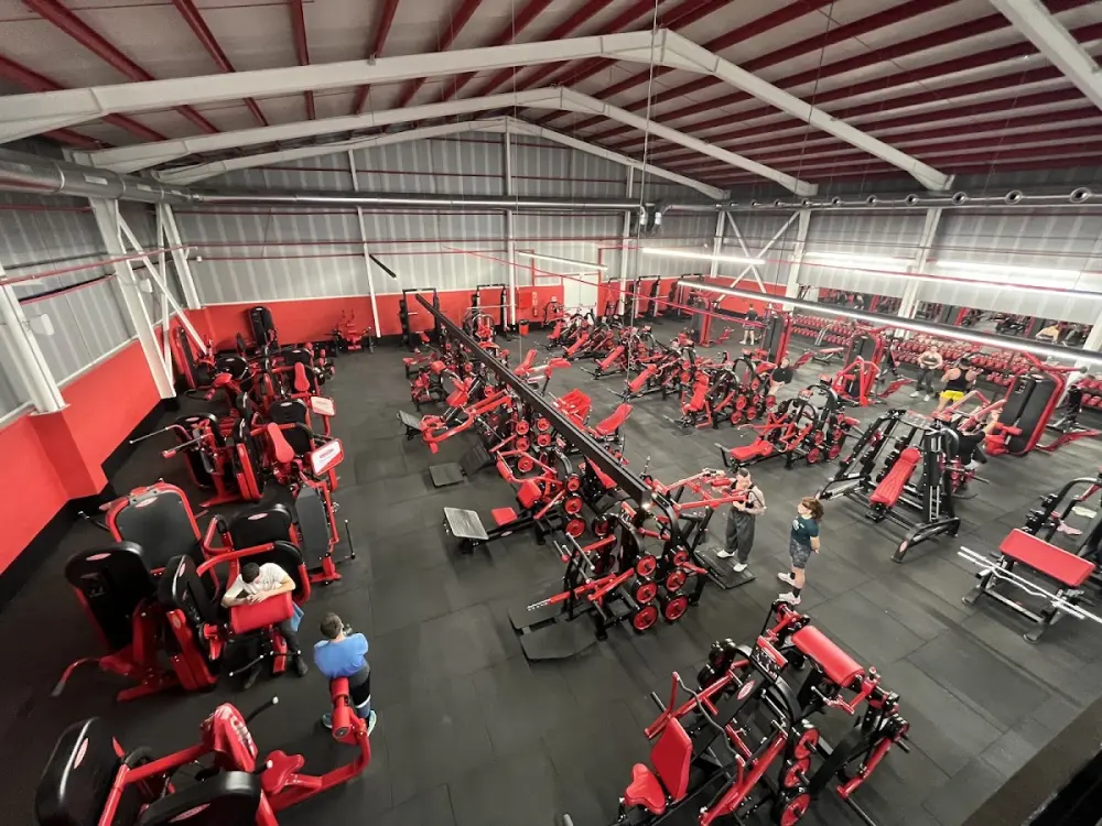 Sala de musculación con máquinas Panatta en Fitnergym Onda