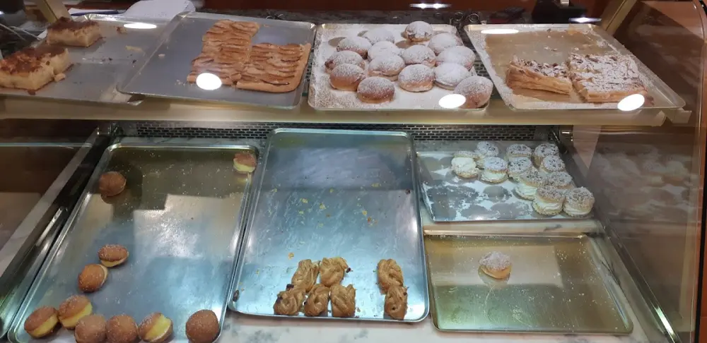 Vitrina de repostería en Horno Piñón, Onda