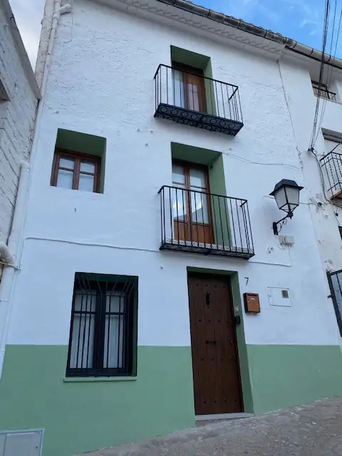 Fachada de La Casa del Castell en el casco histórico de Onda