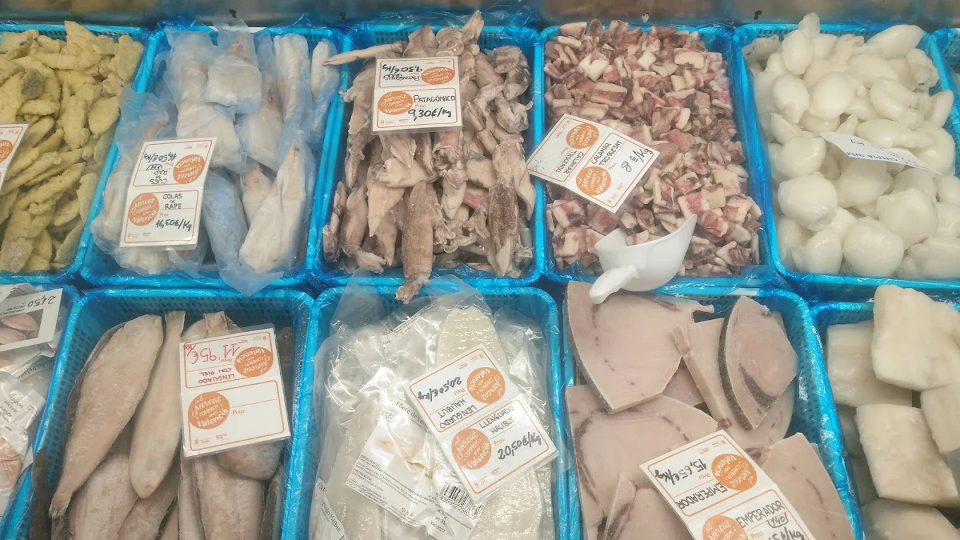 Puesto de pescadería y salazones en el Mercado Municipal