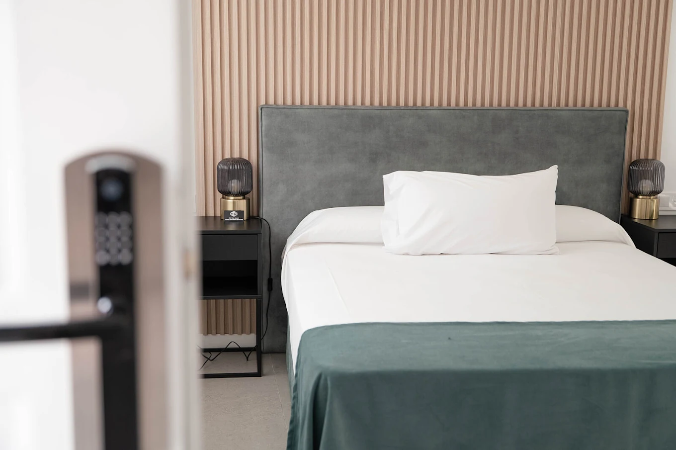 Habitación con acceso por llave virtual en M&A Hostal Apeadero Onda