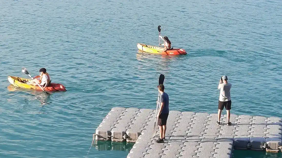Actividad de kayak en el embalse del Sichar con Nucs, turismo activo en Onda