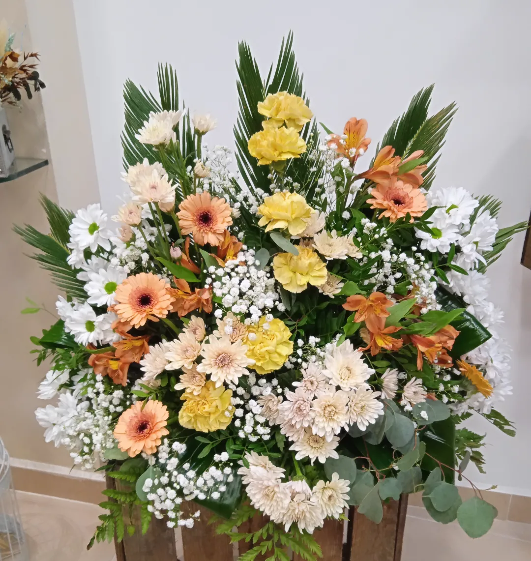 Centro floral grande en tonos pastel de Ondaflor