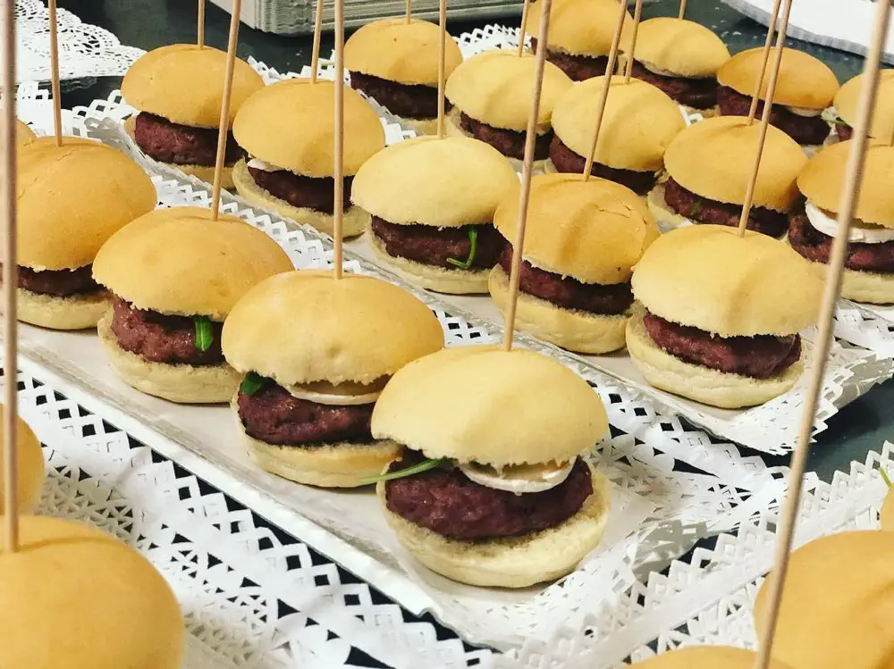 Bandeja de mini bocadillos para encargo en Pa i Pastissos J.L. Gimeno