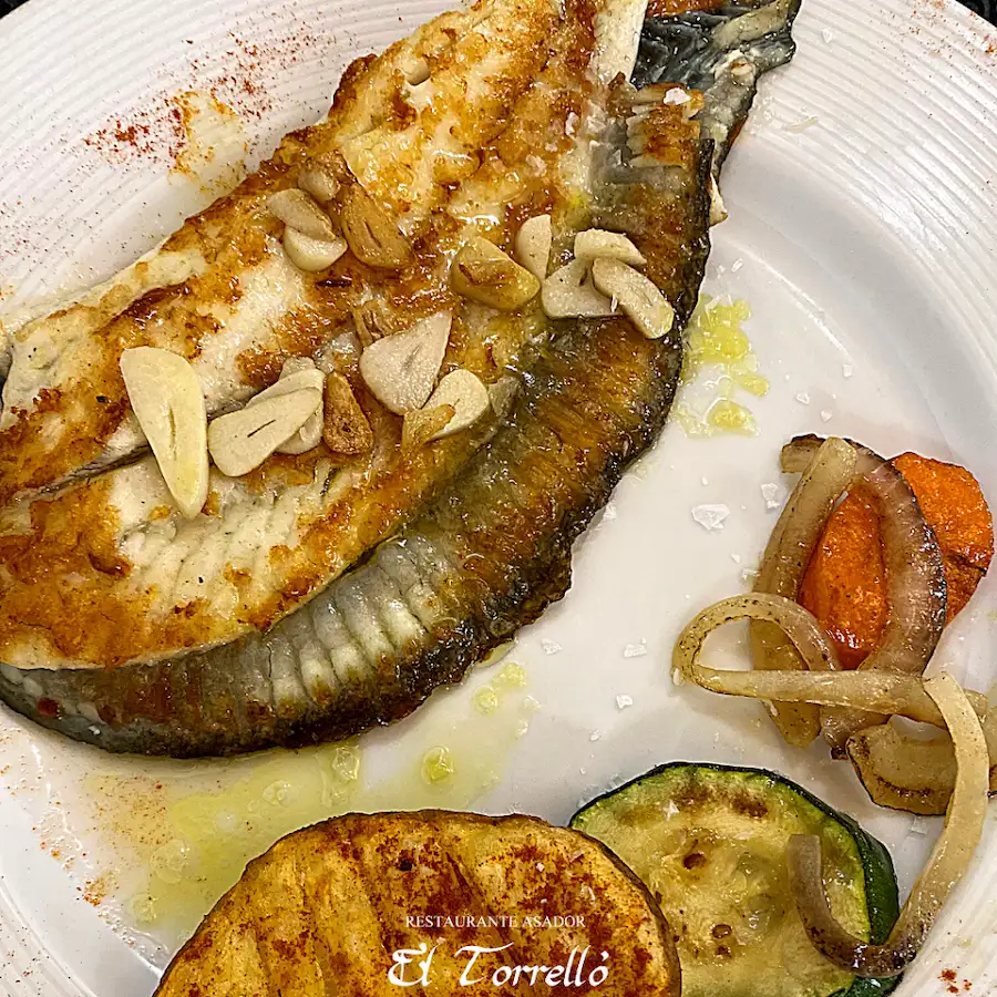 Lubina a la plancha con verduras en El Torrelló