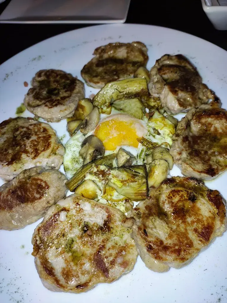 Secreto ibérico con alcachofas en Com a Casa