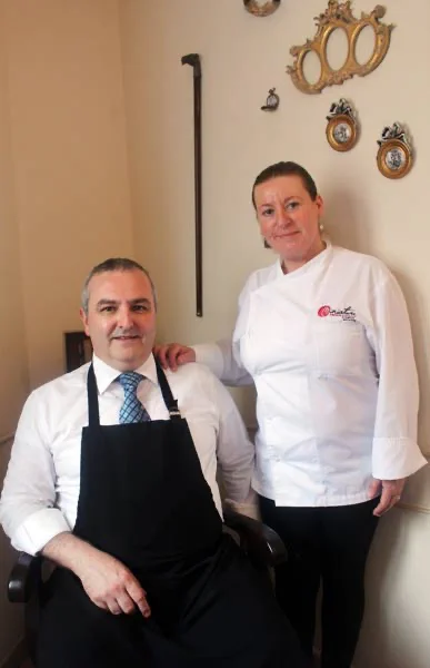 Retrato de Juan y Gema, propietarios del Restaurante El Cid de Onda
