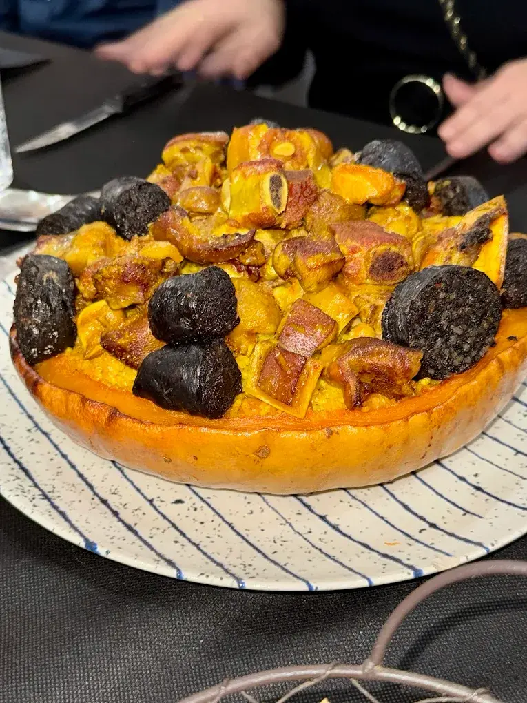 Arroz al horno en su calabaza, plato estrella de El Món de Julio en Onda