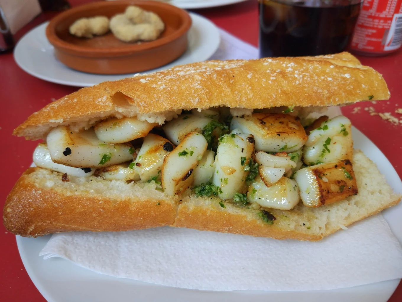 Bocadillo de chipirones a la plancha en Sis Quarts