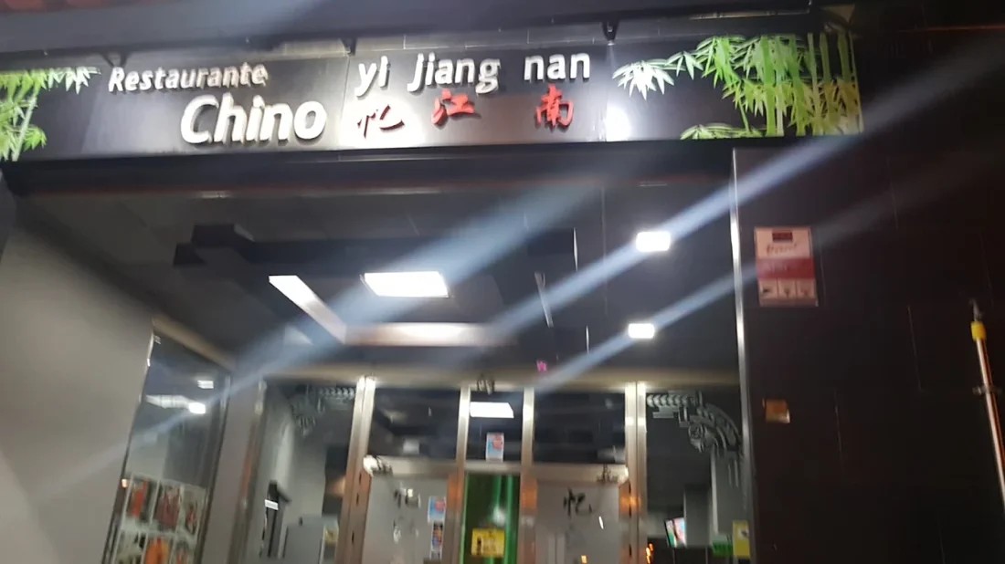 Fachada del Restaurante Yi Jiang Nan en Onda