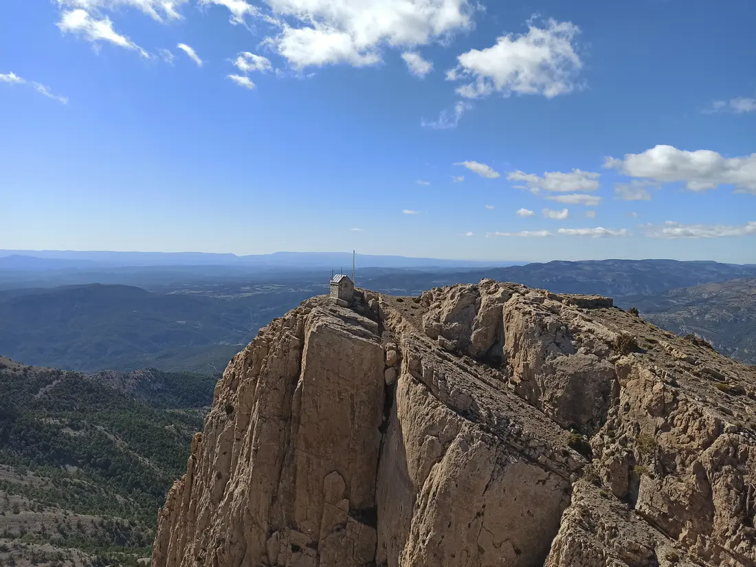 Cima del Penyagolosa con ermita a 1.813 metros