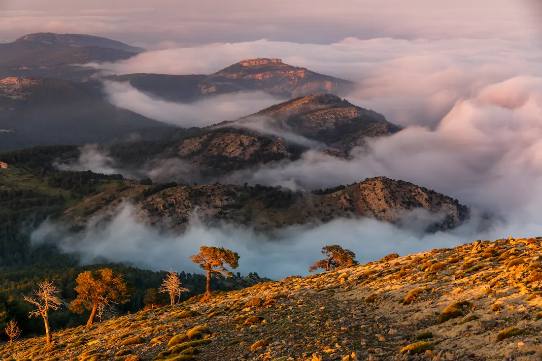 Mar de nubes sobre la Plana de Castelló visto desde la cima del Penyagolosa, con el horizonte del Mediterráneo al fondo